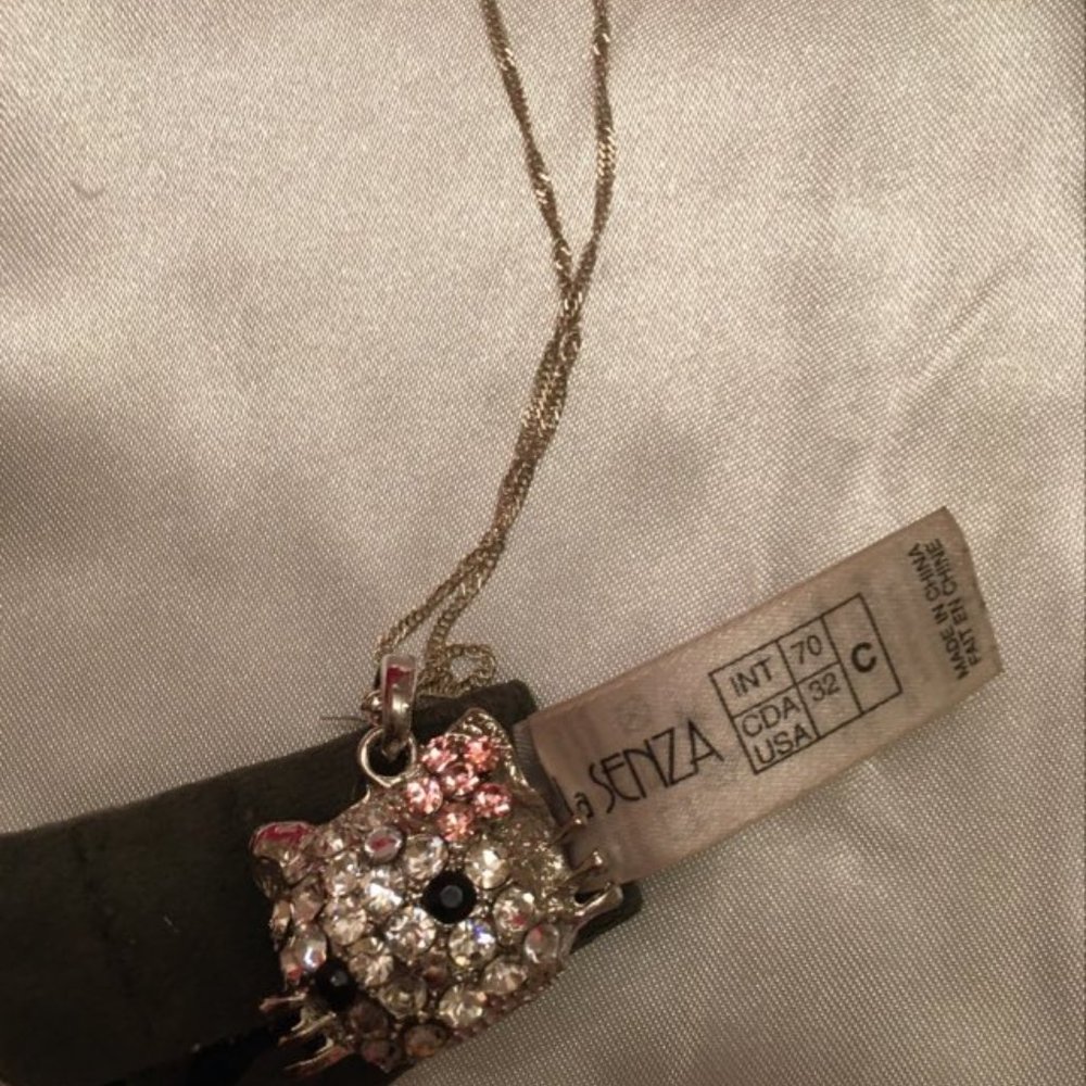 COPY - ADORABLE camo bra/bikini top with crystal and flower details! - Picture 7 of 7